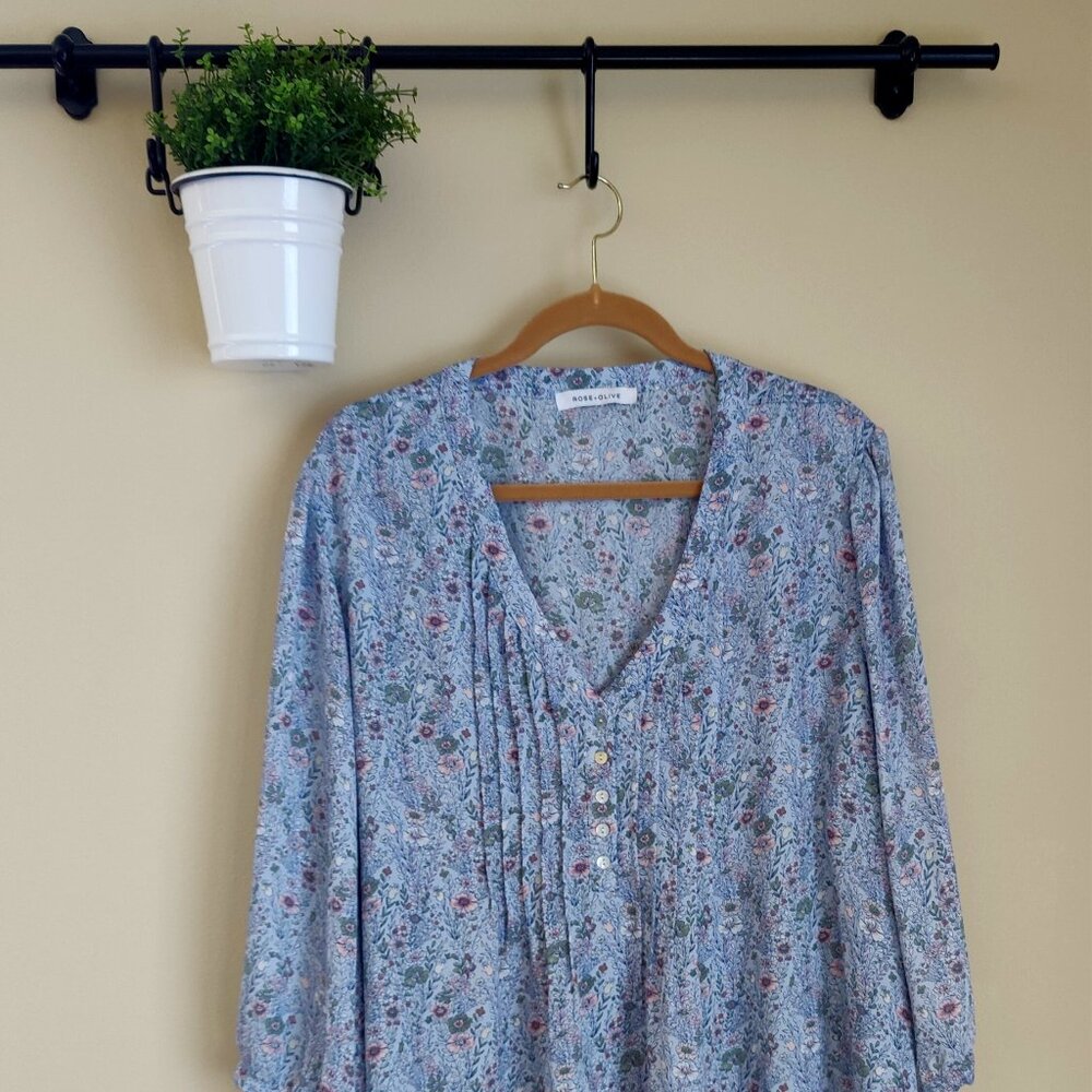 Rose & Olive Womens Blue Floral Tunic Top Size 2X 3/4 Sleeve V Neck Buttons